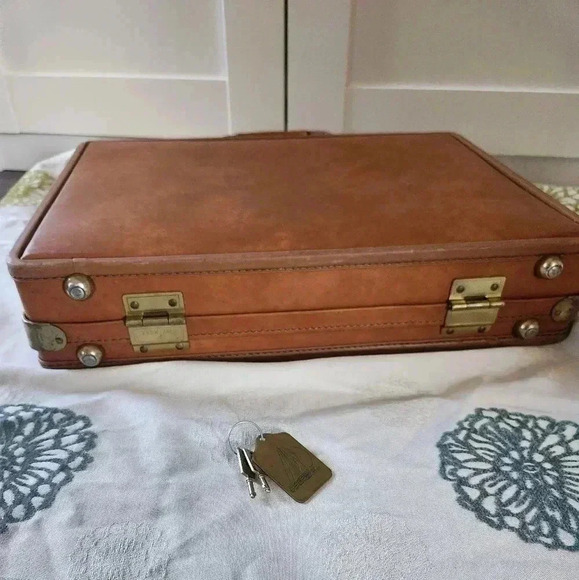 Hartmann Belting Leather 4" Slim Attache Briefcase -  double lock with keys - Picture 8 of 11